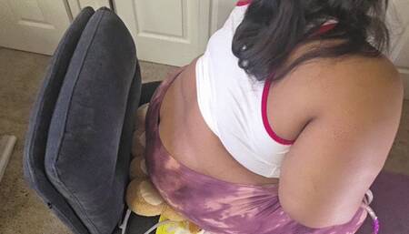 BIG BOOTY BUNNY GASSES UP HER PLUSHIE