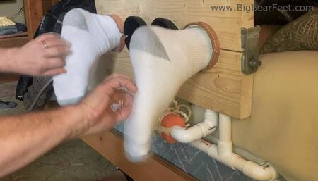 Itchy Reeboks - itching feet in Reeboks tickled and more itching powder