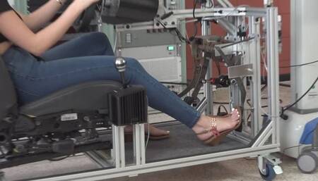 Violet Voss Tries Out the Simulator in Manual Transmission Mode (MP4 - 720p)