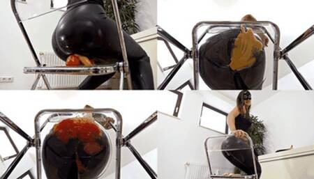 Fruits bursts under my gorgeous ass