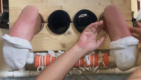 Hold Still II - endure tickling or punish the feet