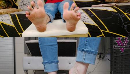 Step-Mom Vicky cant stand you pathetic foot loser: MommyDomme, Foot Domination, Verbal Humiliation, Foot Worship POV- 1080p
