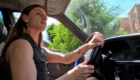 Pretty Rina is trying to get out and drive, but it's not going well