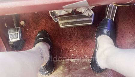 I decided to REV BOTH CARS! DOUBLE FUN!