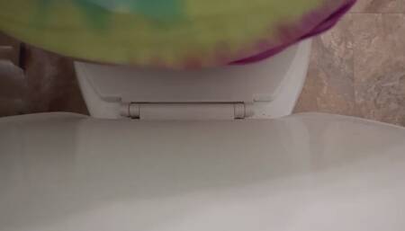 Short peeing Comp with farts and plops