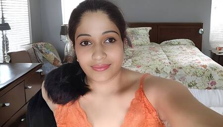 Sexy Nisha Bhabhi Putting Cucumber in Pussy