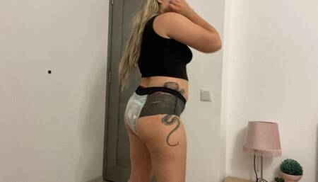 Farting 10 minutes in a diaperr