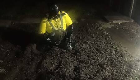 Latex-vis Worker Drone Mud Fuck