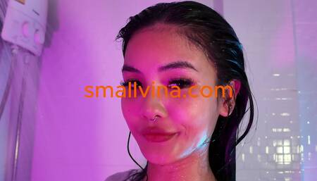 Amateur Asian Solo Shows Her Soaked Pussy On Cam