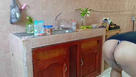 Chubby Mom in the Kitchen 2