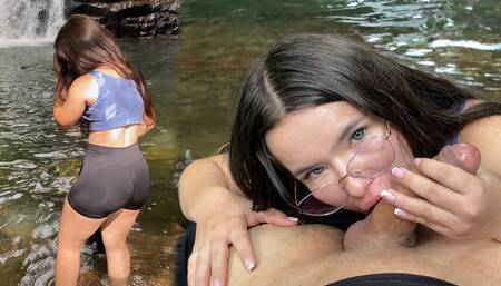 Date in MAGICAL and DISTANT PLACE with adventurer ends in OUTDOOR sex