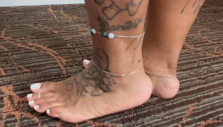 Dissatoes Wide Feet Walking & Modeling