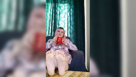 Longing for Soles -lady Angela Nakes You Sniff Her Feet