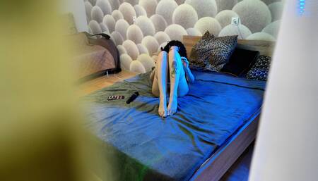 Look at the Masturbating Hot Stepsister Chatting with Her Friend