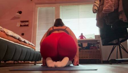 Try Not To Cum Watching Milf Yoga Routine