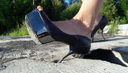 Broken shoes, high heels wrecked, bending heels, high heels bending, broken high heels