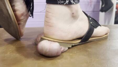 Trampling and shoejob till cum (wmv)