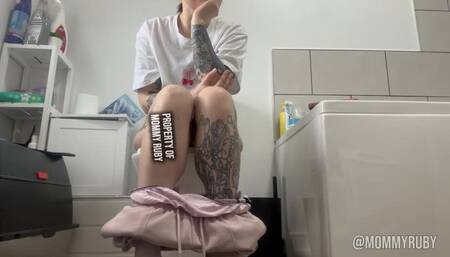 British Domme’s Toilet Cruelty: 8 Minutes of Piss & Shame (THIGHS-ONLY VIEW)