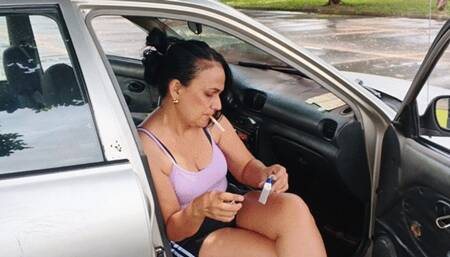 Smoking cigarettes while high heels are hanging down (3)