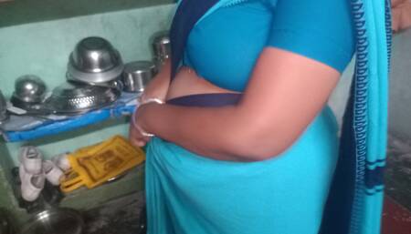 Indian aunty saree changing porn video