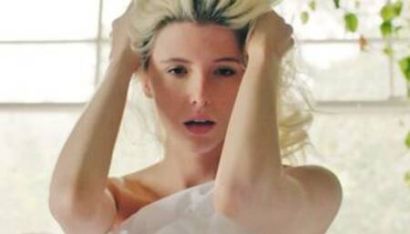 Petite Asian MILF exposing sexy body