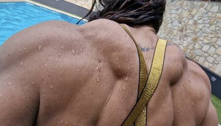 Fbb gym workout time swimmming pool biceps veiny ripped curls traps back feet shower in natural ligth ! female muscle grow summer rutine