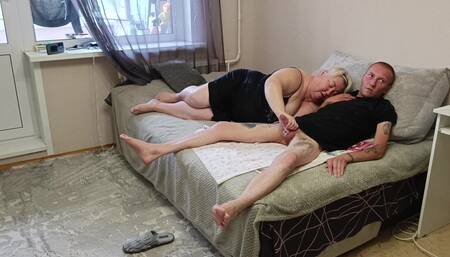 Stepmom pleasures me by jerking off my cock before cumming