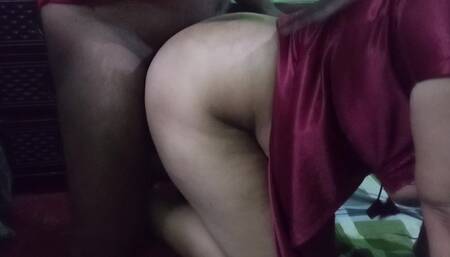 I found a beautiful woman alone in the room and sucked her pussy juice.