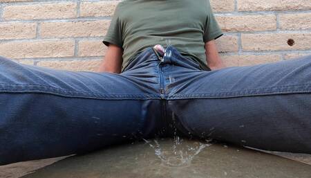 40 Minutes of Pissing in an Airbnb
