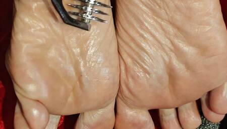 Pinwheel on My Sole - Bound, 1-Minute Sensation Play