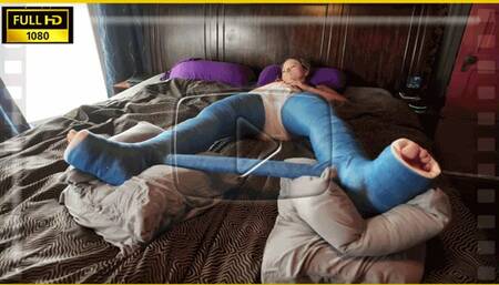 Roxy Masturbates in a Blue DHS with Spreader Bar (4k UHD)