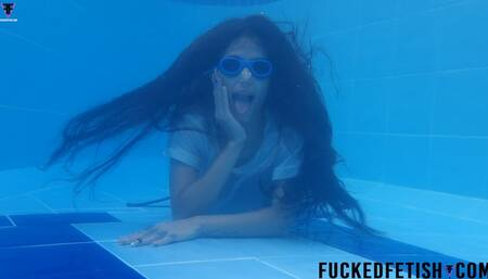 Helen Star wet T-shirt Underwater silly faces chest contractions post apnea CPR END