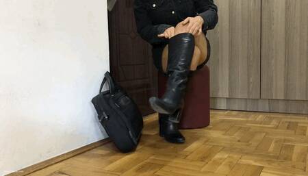 ITCHY FEET IN LEATHER BOOTS - MP4 HD