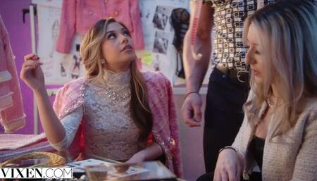 Insatiable Xxlayna Can't Keep Her Hands off Her Boss