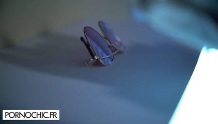 Stefany Kyler Shows Her Sexual Performance on Her Phone