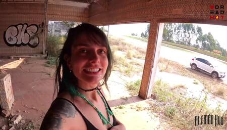 I Found an Abandoned Building on the Road and Took a Hottie with Dreadlocks to Fuck Her Right There