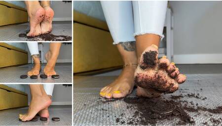 ASMR SOLESMAD CRUSHING FOOD: OREO COOKIES BAREFOOT - SOLES - HIGH ARCHED FEET-