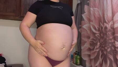 30 Weeks Pregnant Tight Crop Top