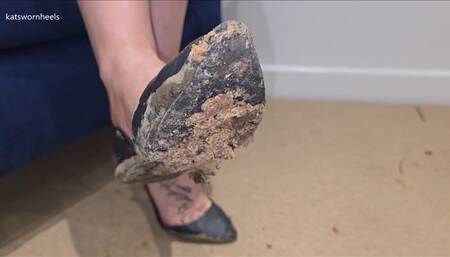 Preparing Dirty Flats for a Shoe Licker and Telling Them How to Clean Them