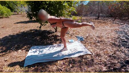 Wifey Is Beautiful Stripping Fully Nude in Park