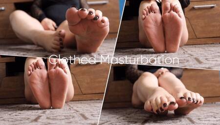 Dolce Amaran in clothed masturbation - FOR MOBILE DEVICES USERS - MASTURBATION - FEET - BBW