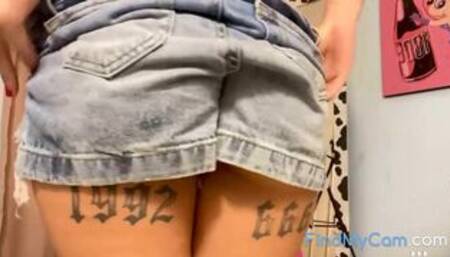 Big-Ass Latina Babe Twerking on Webcam!