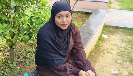 Poor Muslim Hijab Girl Paise Ke Liye Porn Video producer Se Chud gyi, Outdoor Garden Sex in Hindi