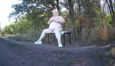 Mother-in-law in the park undresses and masturbates to orgasm on a bench
