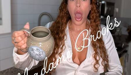 Nikki Brooks- Step-Mommy Unaware Giantess (1080HD)