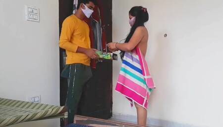 Delivery Boy Fuck Bhabhi After Delivering Parcel