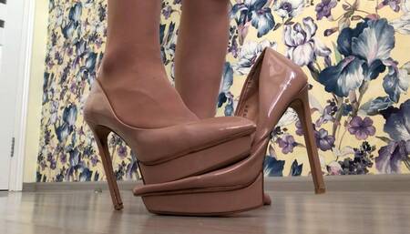 high heels bending, hard shoeplay, ruined high heels, high heels dangling