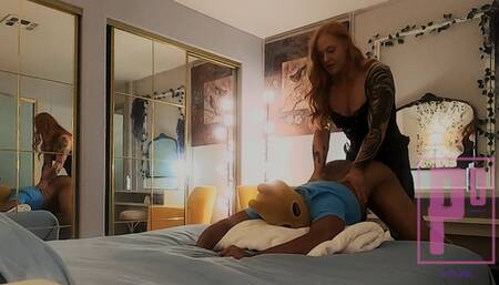 Muscle Babe Pegging In Vegas