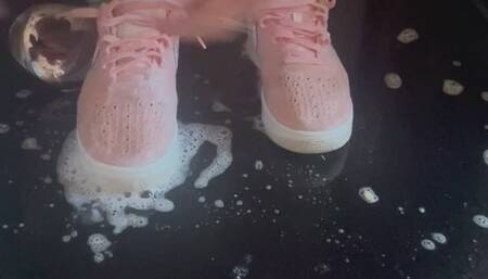 Cleaning lasagne sneakers in the shower
