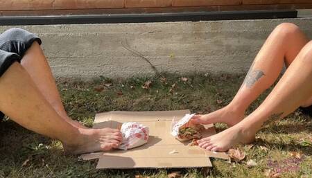 Sneaker-Girl Akira & Doro - Kebab Crush for You